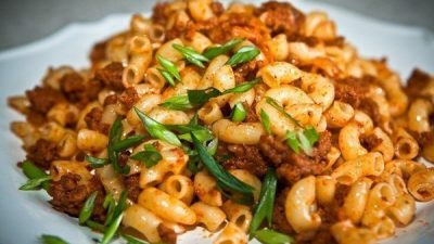 Макароны по-флотски с фаршем и чесноком