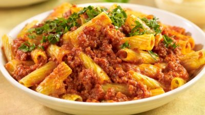 Макароны по-флотски с томатной пастой и чесноком