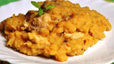 Гороховое пюре с жареной курочкой