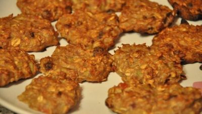Овсяное печенье с творогом, бананом и яблоком