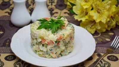 Салат «Столичный» с курицей в мультиварке