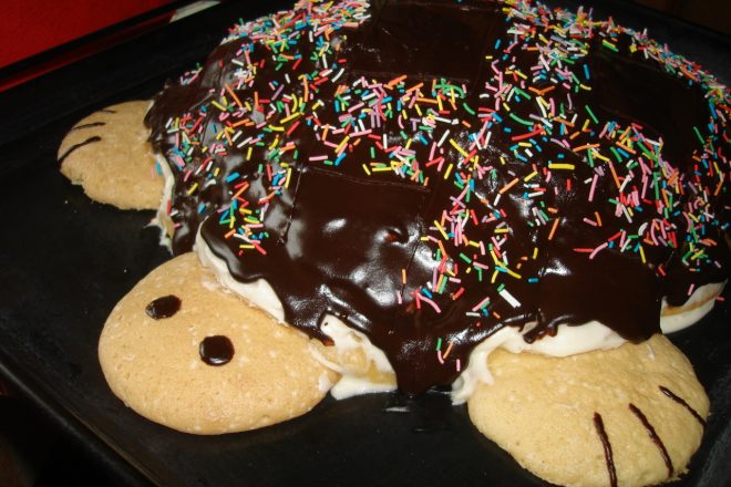 Торт «Черепаха» с шоколадным кремом на сковороде