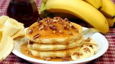 Банановые блинчики на молоке к завтраку