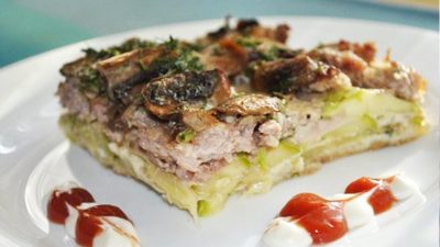 Кабачковый пирог с фаршем и грибами