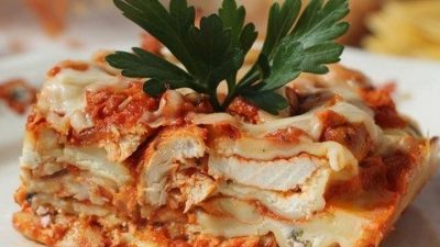 Куриная лазанья с творожным соусом