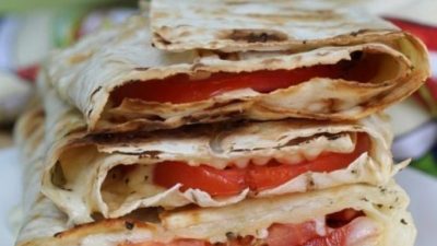 Пицца «Маргарита» в тонком лаваше
