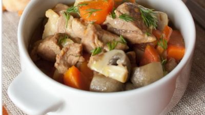 Жаркое из филе индейки с шампиньонами