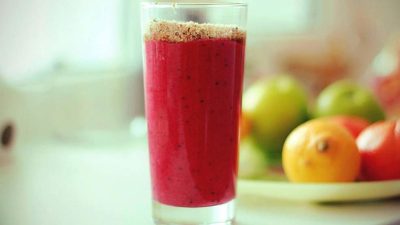 Фруктовый смузи с медом и фундуком