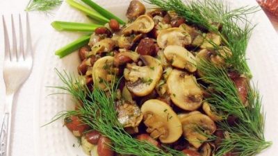 Лобио с шампиньонами и орешками