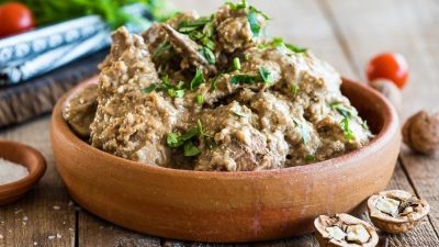 Сациви традиционное из курицы с грецкими орехами