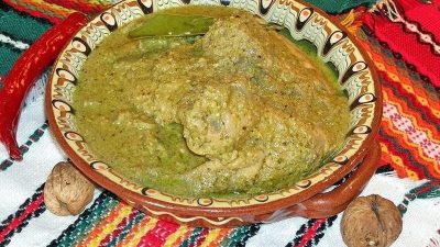 Курица с соусом сациви в мультиварке
