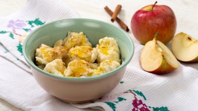 Яблочные галушки с мукой