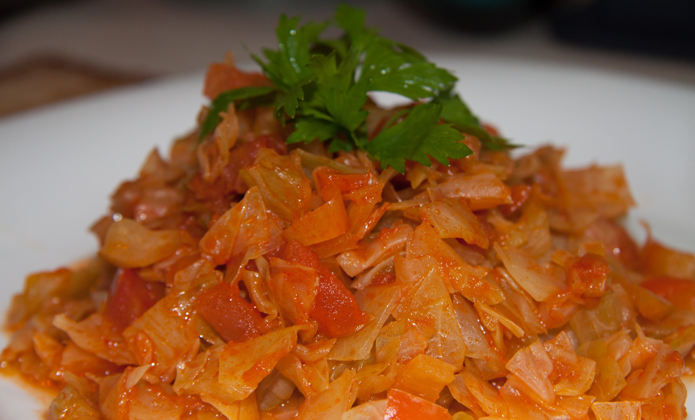 Рецепт тушеной капусты с колбасой, пошаговый рецепт на ккал, фото, ингредиенты - Едим Дома