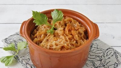 Тушеная квашеная капуста с морковью и тмином