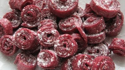 Малиновая пастила с сахарной пудрой