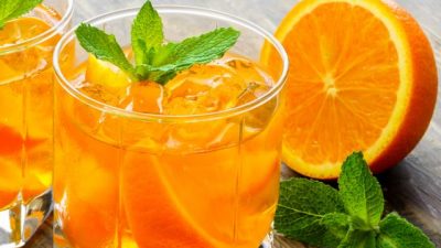 Простой компот из апельсинов с корицей