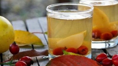 Яблочный компот с плодами шиповника