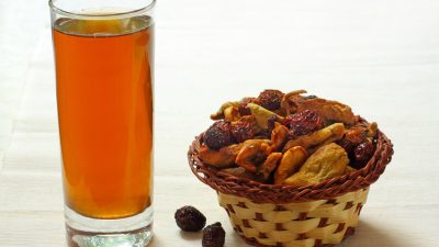 Компот из шиповника со смесью сухофруктов