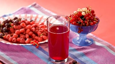 Компот из смородины с крыжовником и малиной