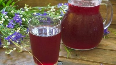 Компот из любимых замороженных ягод с мятой и корицей