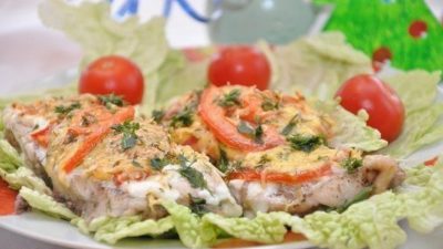Толстлобик, запеченный с сыром и помидорами