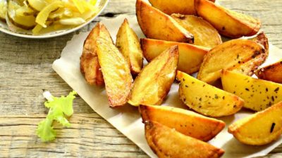 Картофель по-деревенски с чесноком и карри