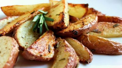 Картофель по-деревенски с горчицей и розмарином