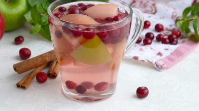 Яблочный компот с клюквой и медом