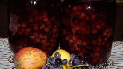 Яблочный компот с темным виноградом на зиму