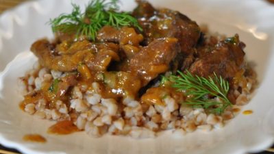 Говядина в соусе с сухим вином