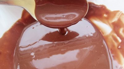 Глазурь из молочного шоколада и масла