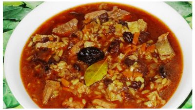 Харчо из курицы с рисом и черносливом