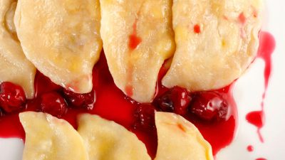 Вишневые вареники под соусом
