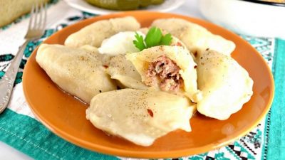 Вареники с фаршем и жареной капустой