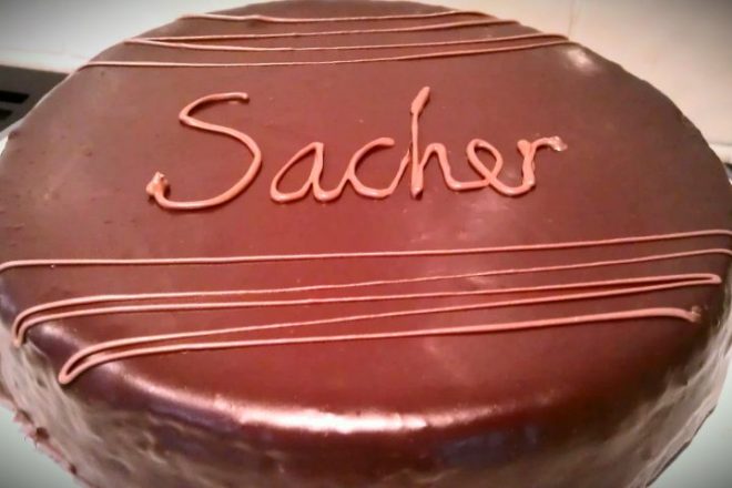 Торт «Захер» со сливочно-шоколадной глазурью