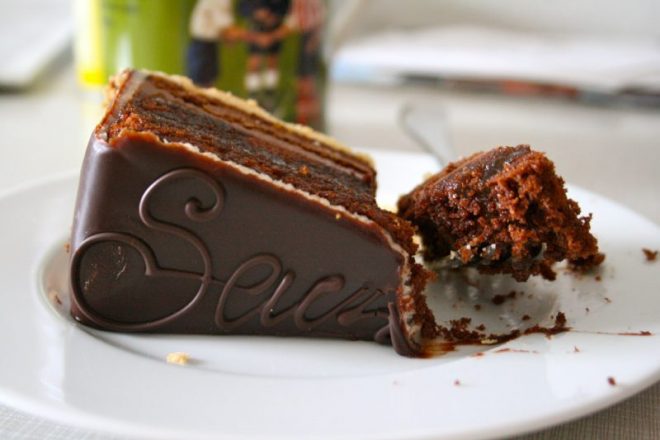 Шоколадный десерт с орехами без муки