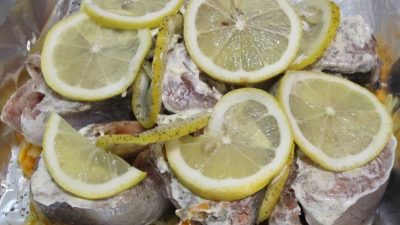 Запеченная горбуша с лимоном в фольге