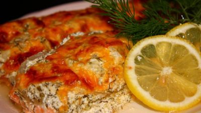 Горбуша с сыром и грибами в фольге