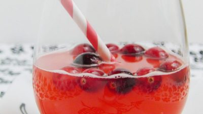 Компот из ягодной заморозки с яблоками