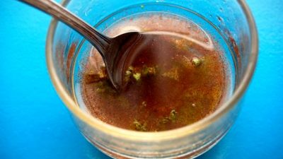 Заправка для греческого салата с чесноком и бальзамическим уксусом