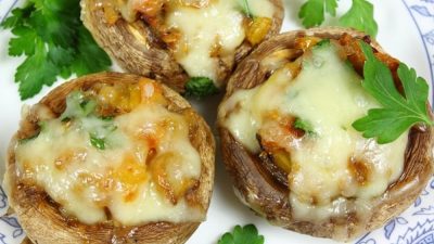 Фаршированные шампиньоны сыром в духовке