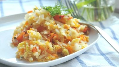 Простая тушеная капуста в мультиварке
