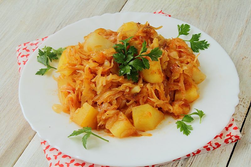 Капуста с мясом и картошкой в мультиварке - пошаговый рецепт с фото на азинский.рф
