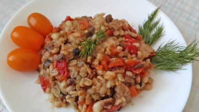 Постный плов из перловки с шампиньонами