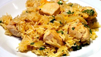 Плов из курицы с айвой в казане