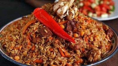 Плов в казане с рисом и нутом