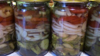 Салат из огурцов на зиму с куркумой и медом