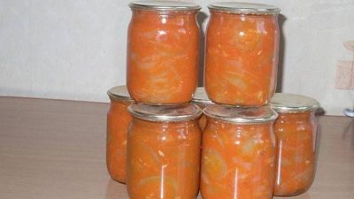 Салат-ассорти из огурцов, кабачков и капусты