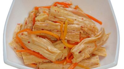 Спаржа по-корейски с белым луком