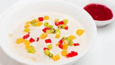 Густая манная каша на молоке к завтраку